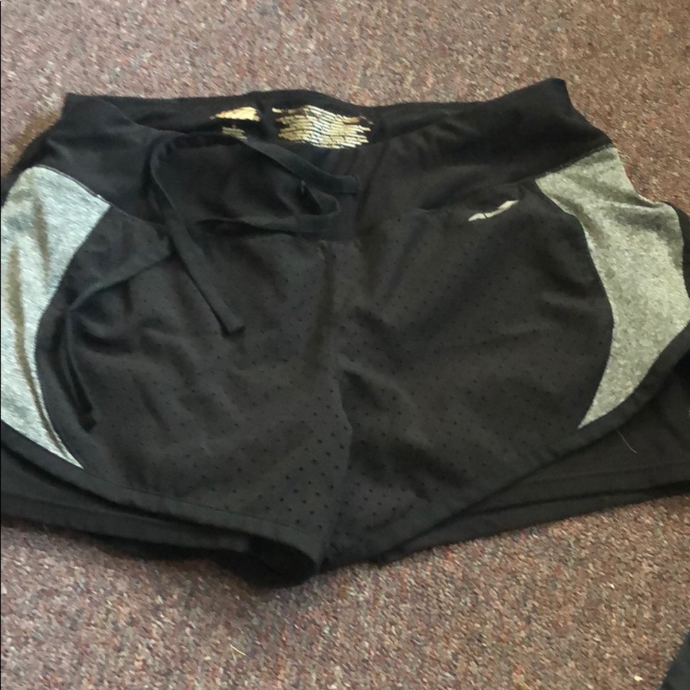 3 pairs of athletic shorts - Picture 7 of 8